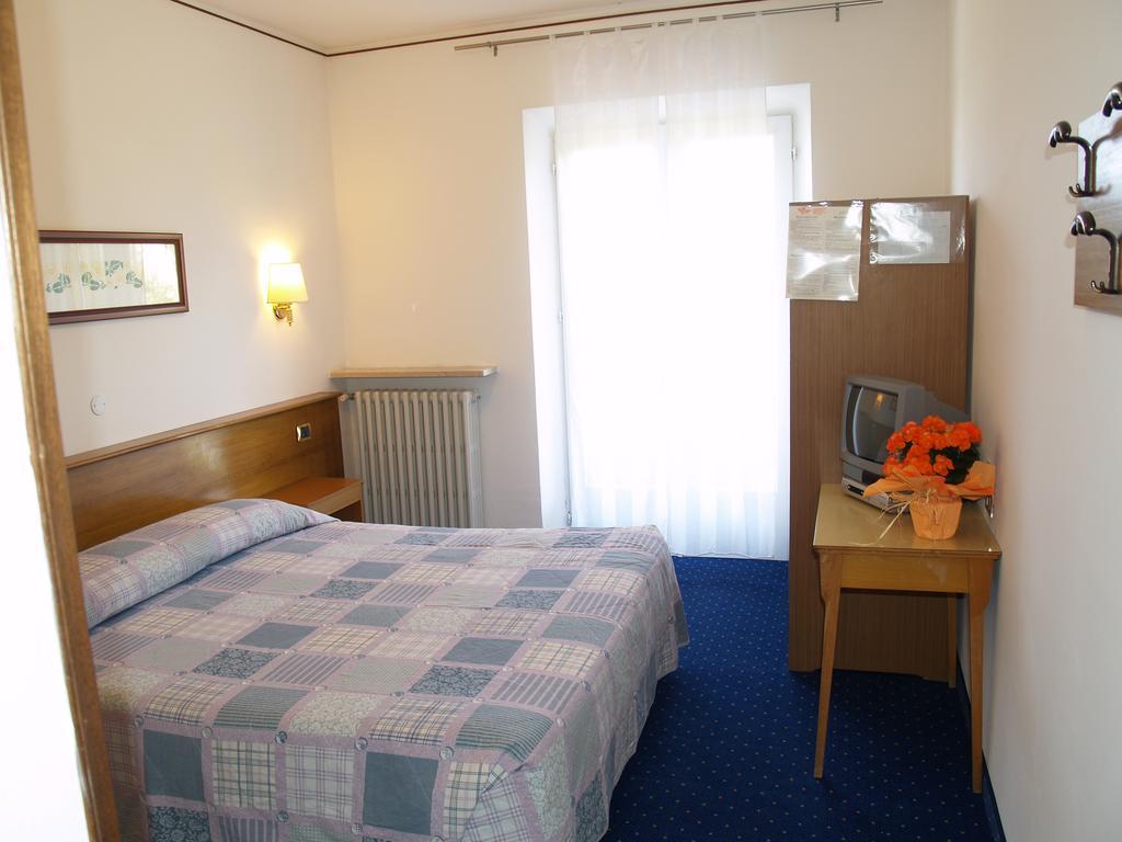 Hotel Rosalpina Riva del Garda Extérieur photo