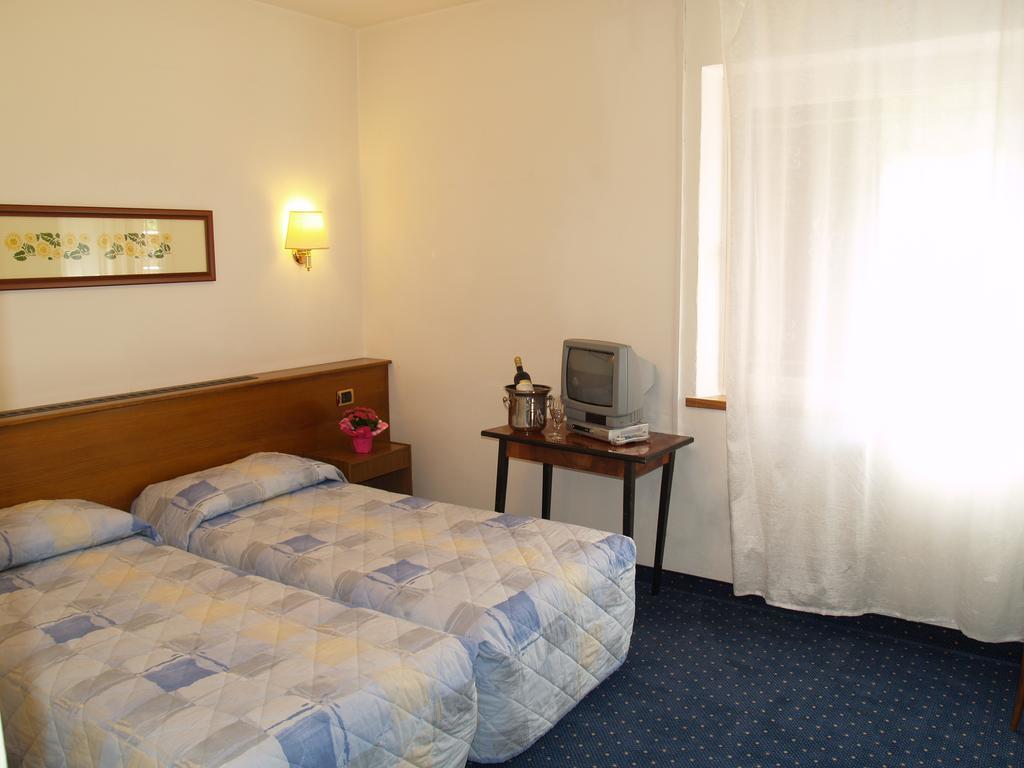 Hotel Rosalpina Riva del Garda Extérieur photo