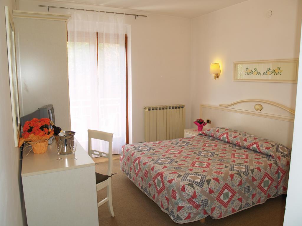 Hotel Rosalpina Riva del Garda Extérieur photo