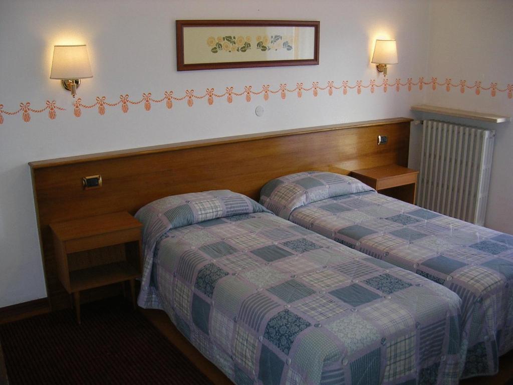 Hotel Rosalpina Riva del Garda Chambre photo